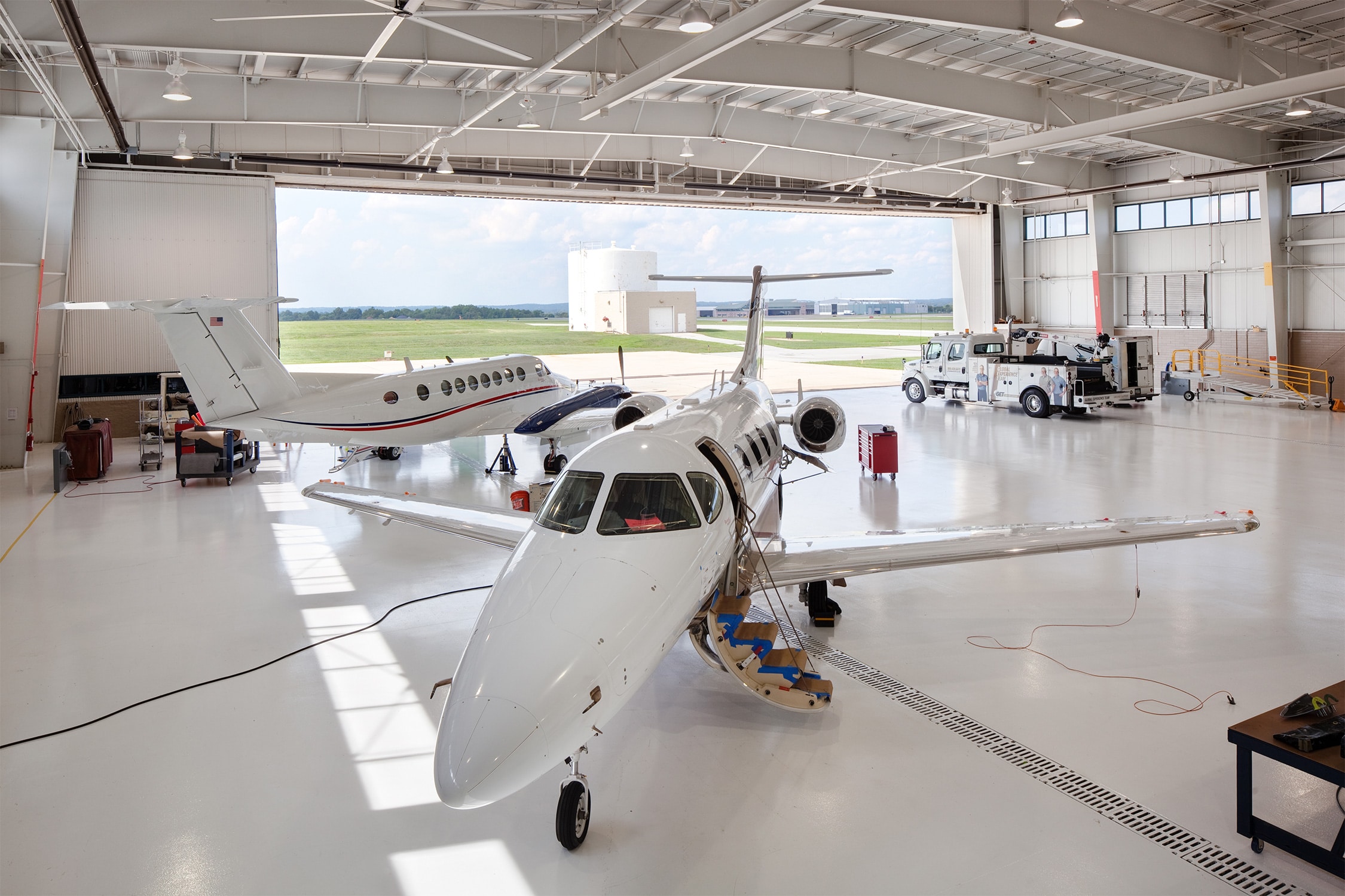 Hawker Beechcraft Service Center EDiS Company